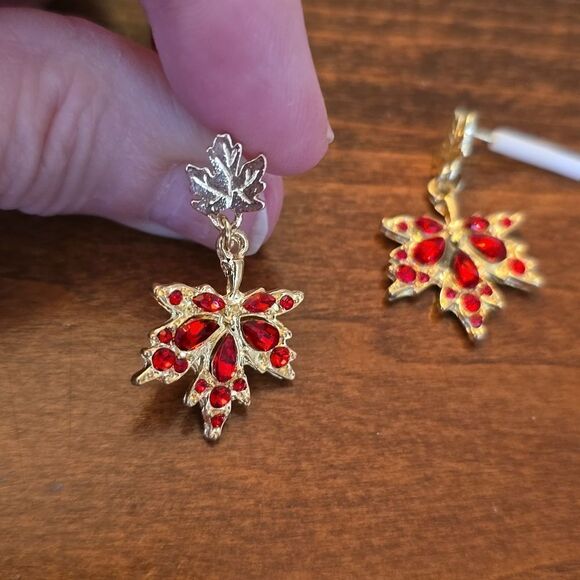 Maple leaf earrings - Picture 3 of 4